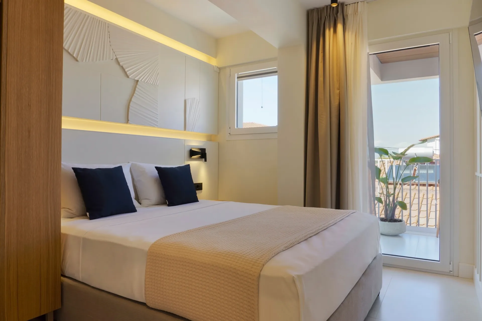 Tiara Holidays - Palm Boutique Suites - One bedroom suite - bedroom